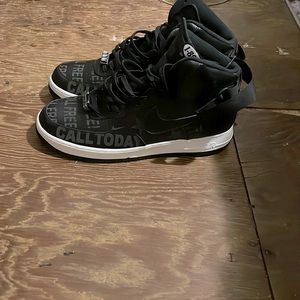 I’m selling brand new 2022 black white and gray nike Air Force one size 14